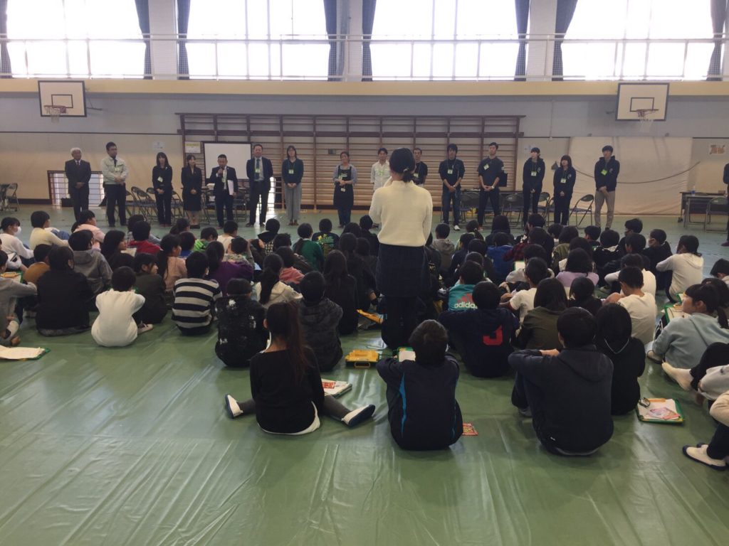 静岡の小学生に働くとは何か についてゲーム式の体験授業を実施しました